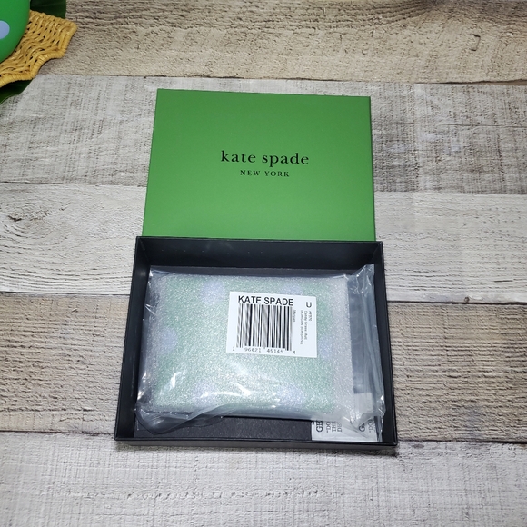 KATE SPADE | Lily Polka Dot Wicker 3D Frog Crossbody w/ Card Holder 2-pc Set - Picture 4 of 13